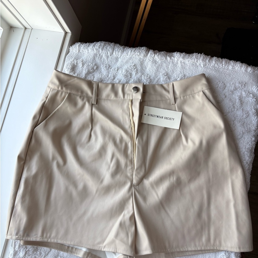 Streetwear Society High Waist Cream Shorts